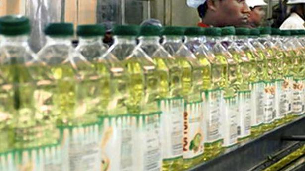 Adani Wilmar cuts prices of edible oil by up to ₹30 per litre