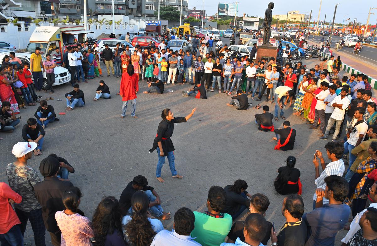     Members of GITAM University's theatre group 'Faces' are performing a body shaming street play called 'Shame' on Beach Road in Visakhapatnam. 