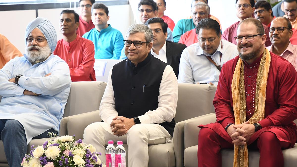 Wireless communications firm Qualcomm launches Chennai design centre