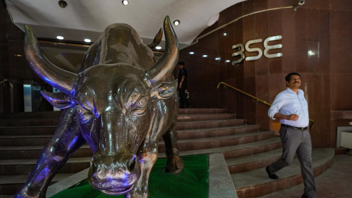 Sensex, Nifty rise in early trade