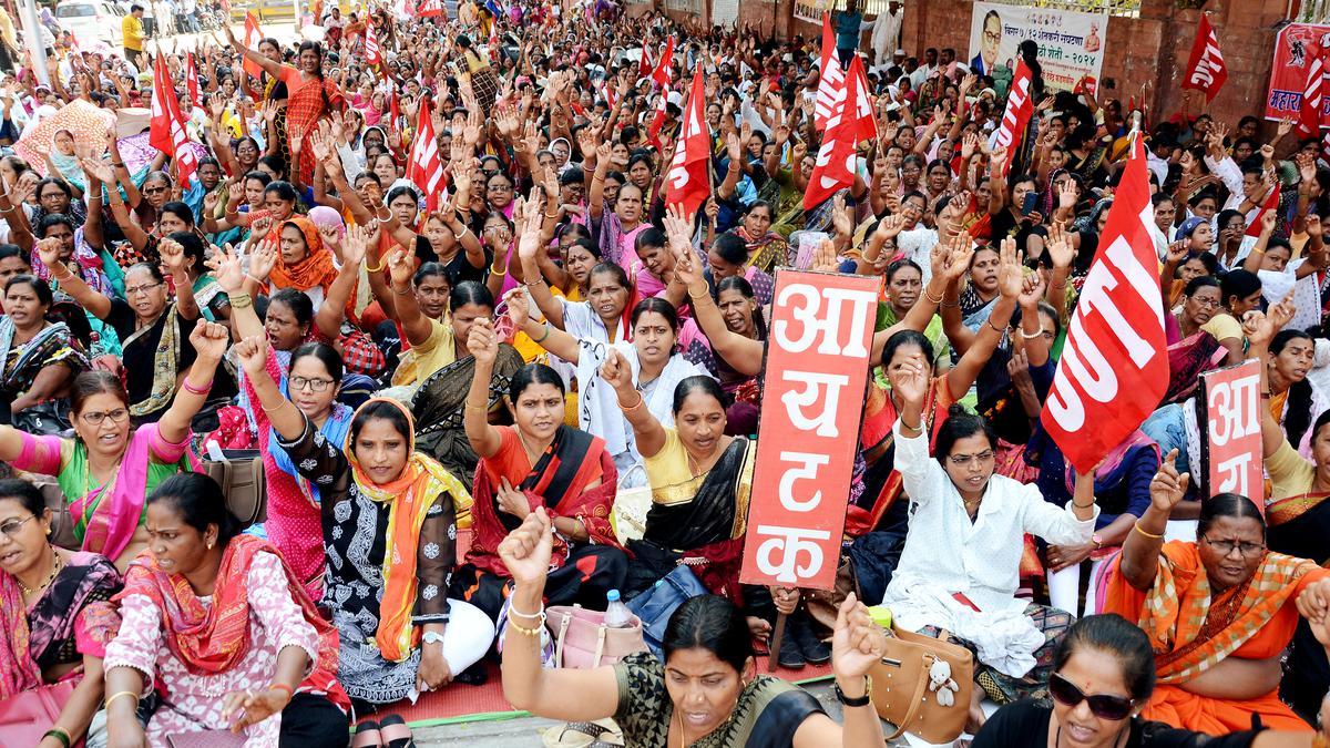 Maharashtra Govt to hike remuneration of anganwadi workers by 10-20%