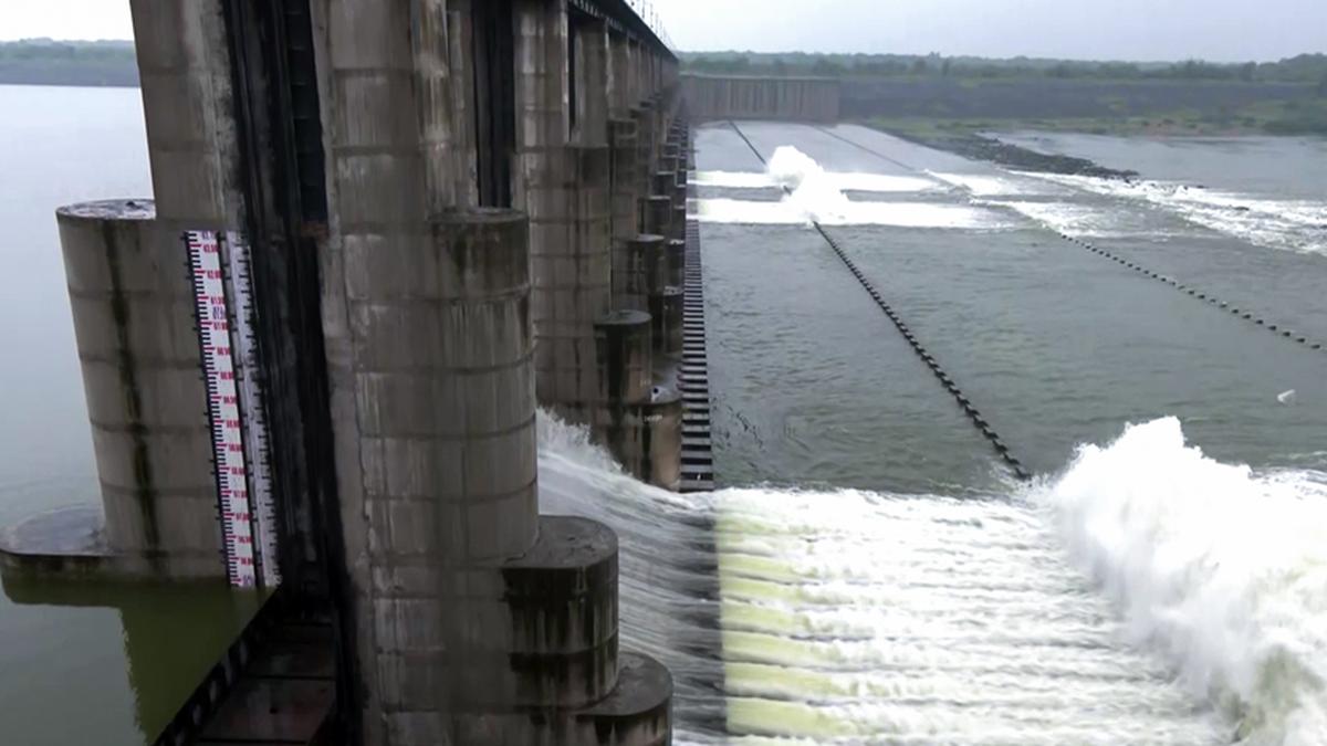 Sardar Sarovar Dam just two metres away from full reservoir level; villages in Bharuch alerted