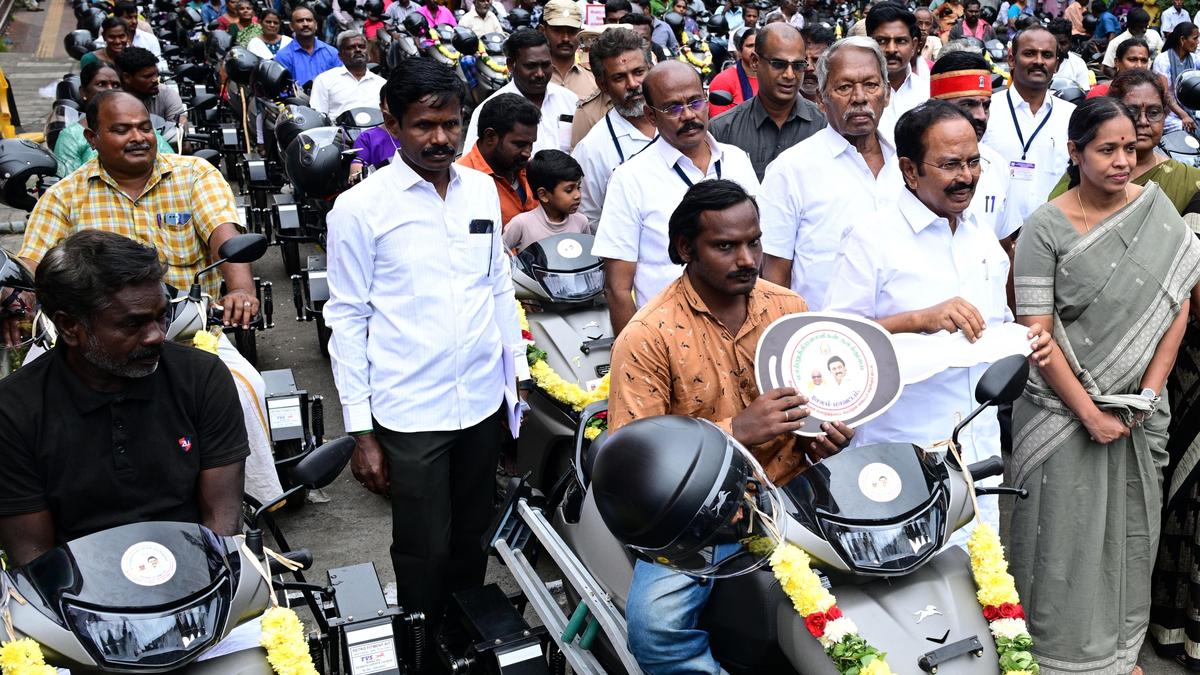 Differently-abled beneficiaries&nbsp;receive welfare assistance worth ₹186.27 crore in Salem