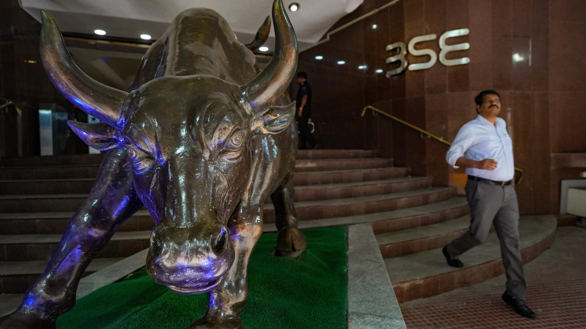 Sensex, Nifty fall for 3rd day on selling in IT, banking shares, FII outflows
