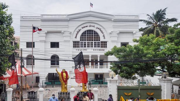 Madras High Court orders handing over of AIADMK headquarters keys to Edappadi K. Palaniswami
