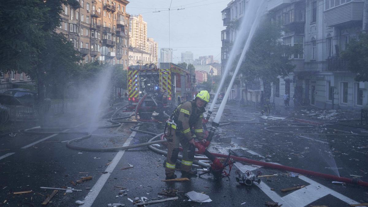 Russia pounds Kyiv with another major missile and drone attack