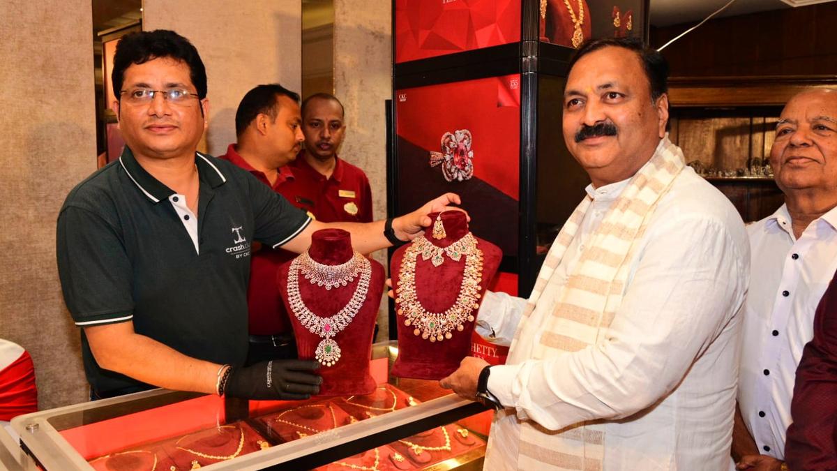 Four-day jewellery exhibition begins in Hubballi
