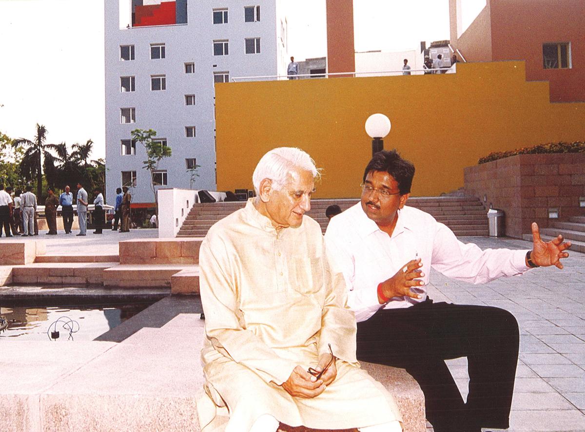 Harshavardhan Neotia, Chairman of Ambuja Neotia Group, with Charles Correa at City Centre Salt Lake Kund area. 