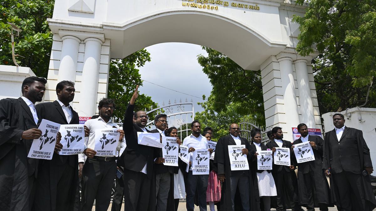 Puducherry lawyers protest against attack bid on CJI