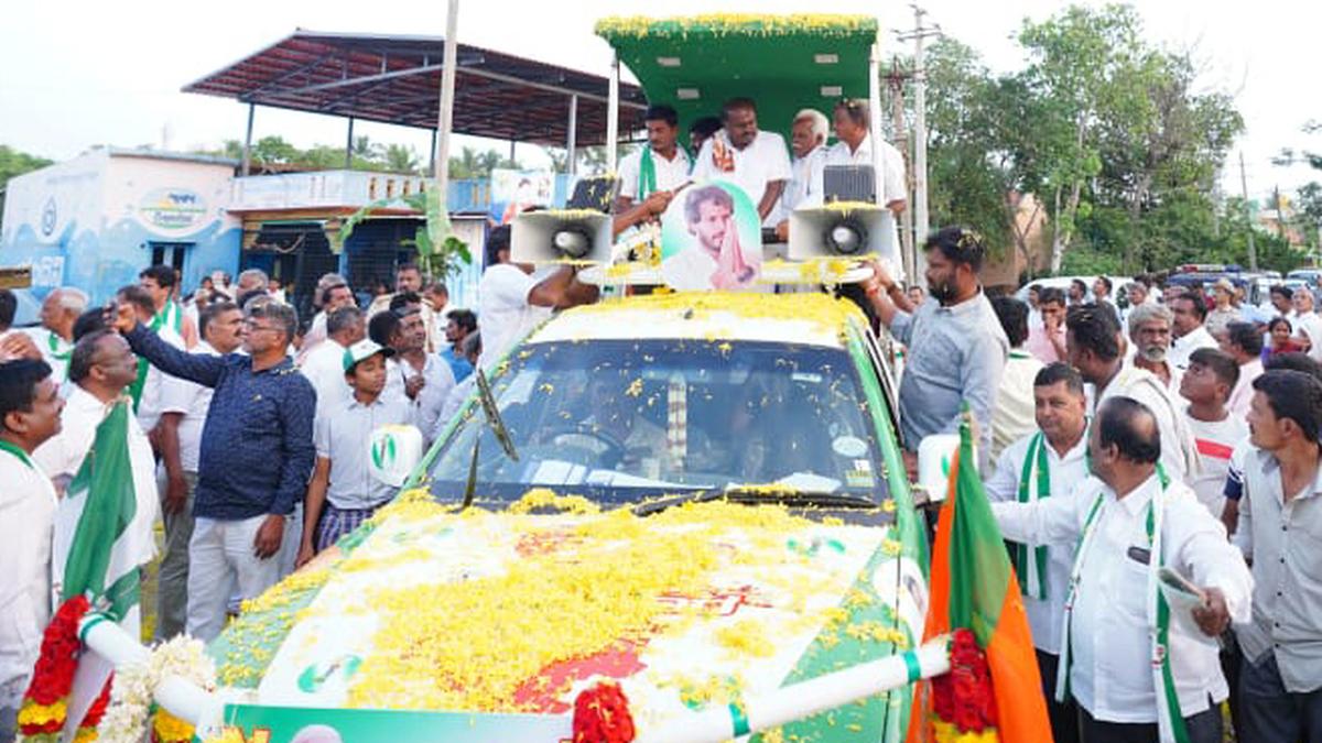 Kumaraswamy accuses Karnataka government of seeking ‘share’ from industrialists investing in State