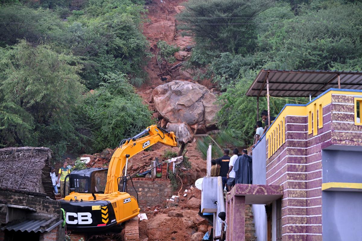 7 trapped in house after landslip found dead in Tiruvannamalai - The Hindu
