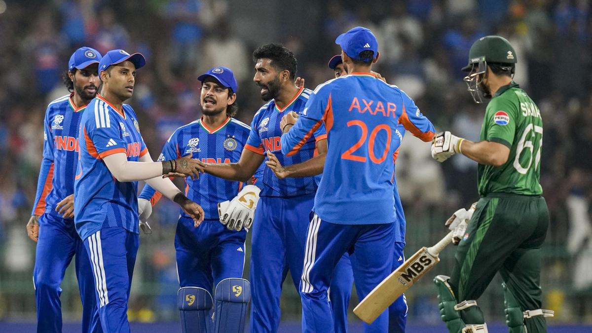 India Gulung Pakistan 176-114 di T20 World Cup: India Lolos Super 8