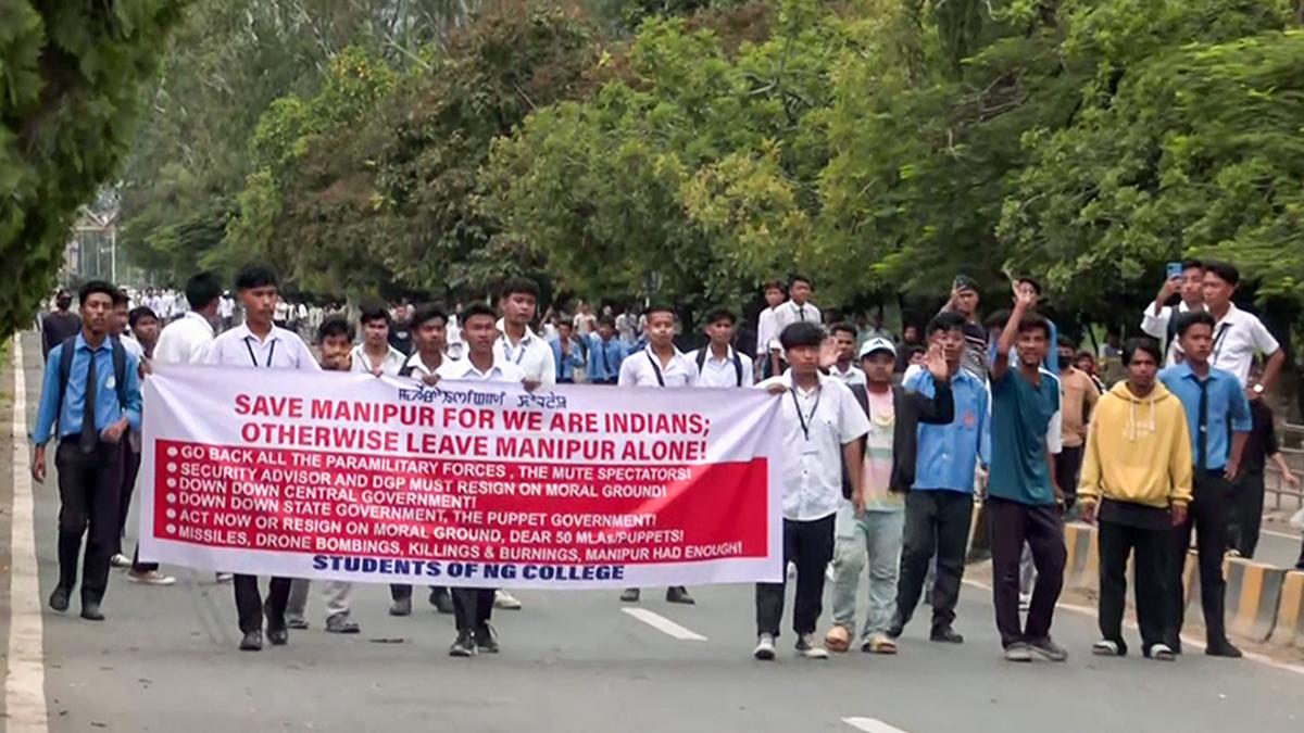 Manipur students protest renewed violence, pelt stones outside Raj Bhavan