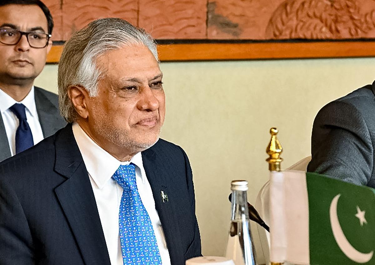 وزير الخارجية الباكستاني إسحق راد (أ ف ب)