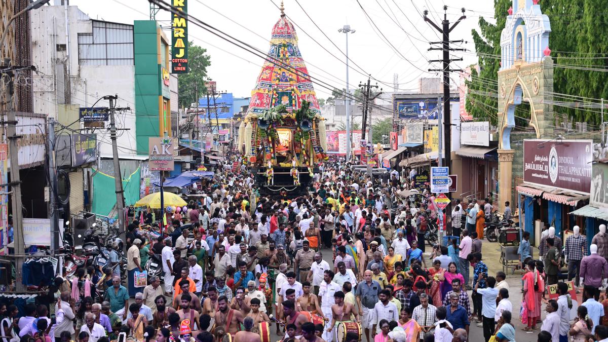 Hundreds of devotees participate in car festival in Dindigul