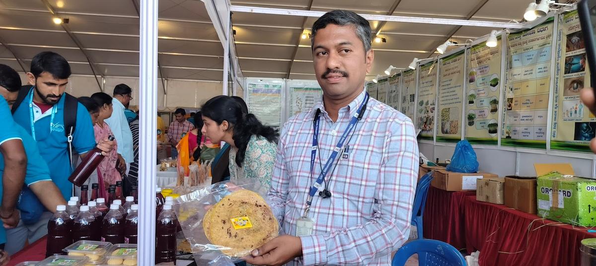 मुदिगेरे में बागवानी कॉलेज ने कटहल के मूल्यवर्धित उत्पाद विकसित किए हैं। शोधकर्ताओं ने शुक्रवार को शिवमोग्गा में कृषि मेले में कटहल से बने 'होलिज' का प्रदर्शन किया। 