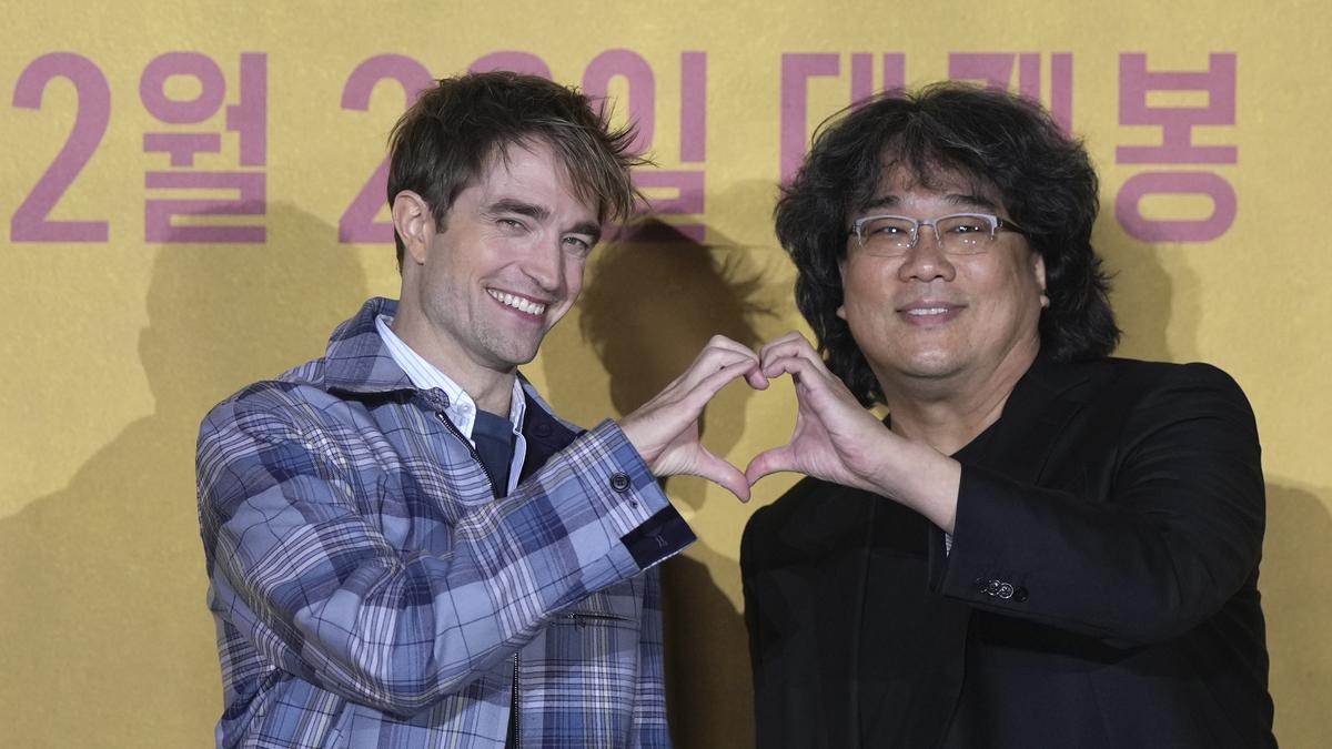 Robert Pattinson joins Bong Joon Ho in Seoul for 'Mickey 17' press event