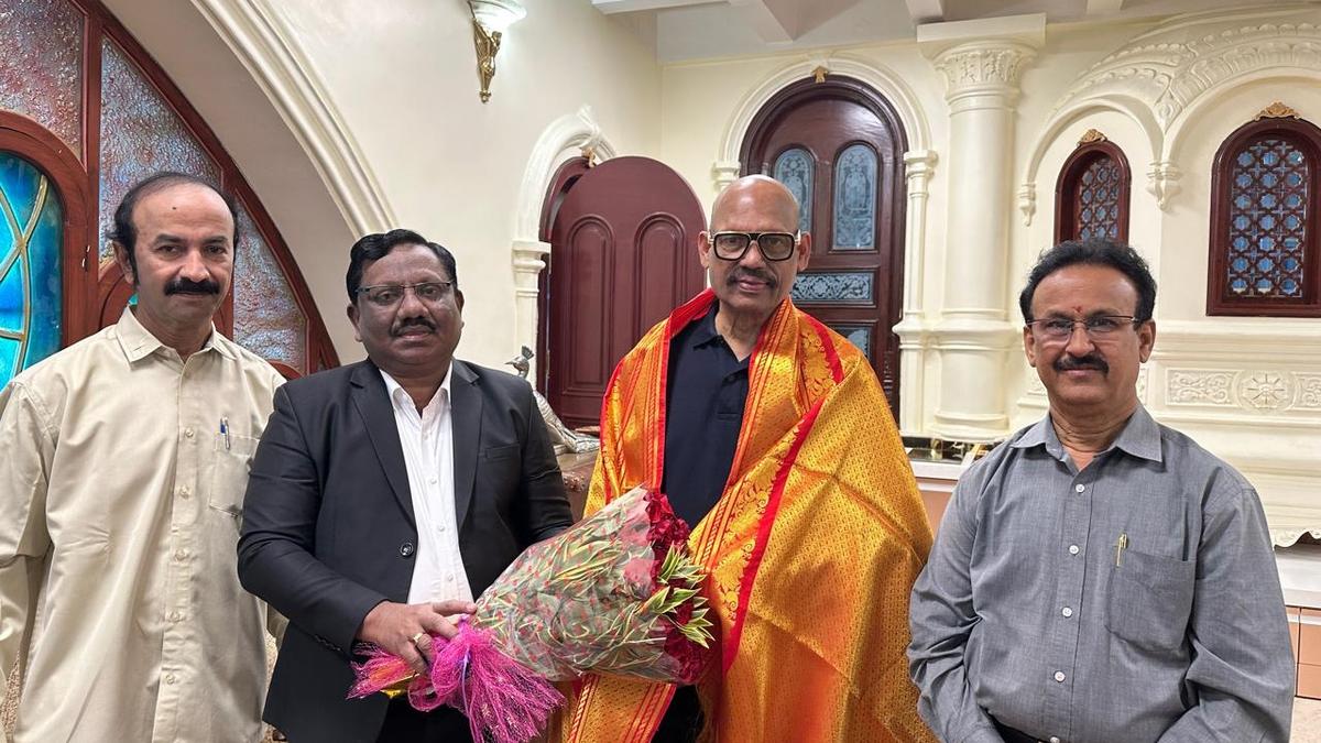 Strive for development of medical education in A.P., former Rajya Sabha member tells NTRUHS V-C do sex