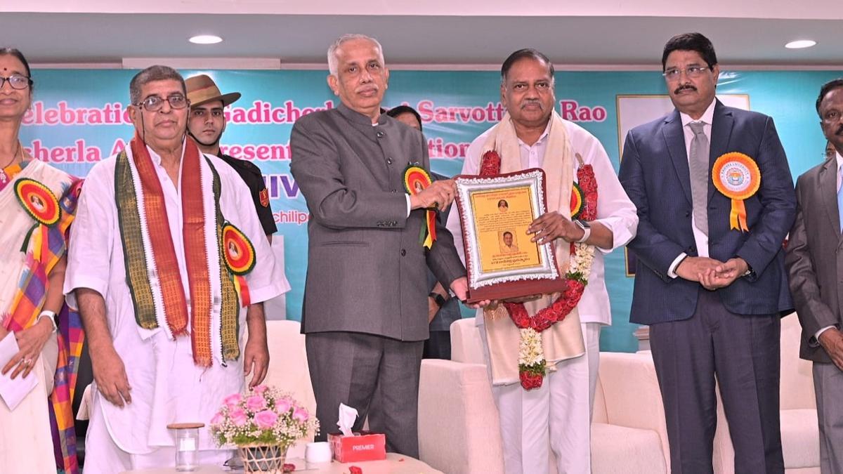 Gadicherla Award presented to Mandali Buddha Prasad