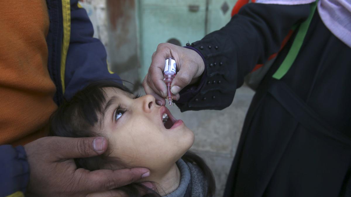 https://th-i.thgim.com/public/incoming/fh695q/article67923486.ece/alternates/LANDSCAPE_1200/Pakistan_Polio_22131.jpg