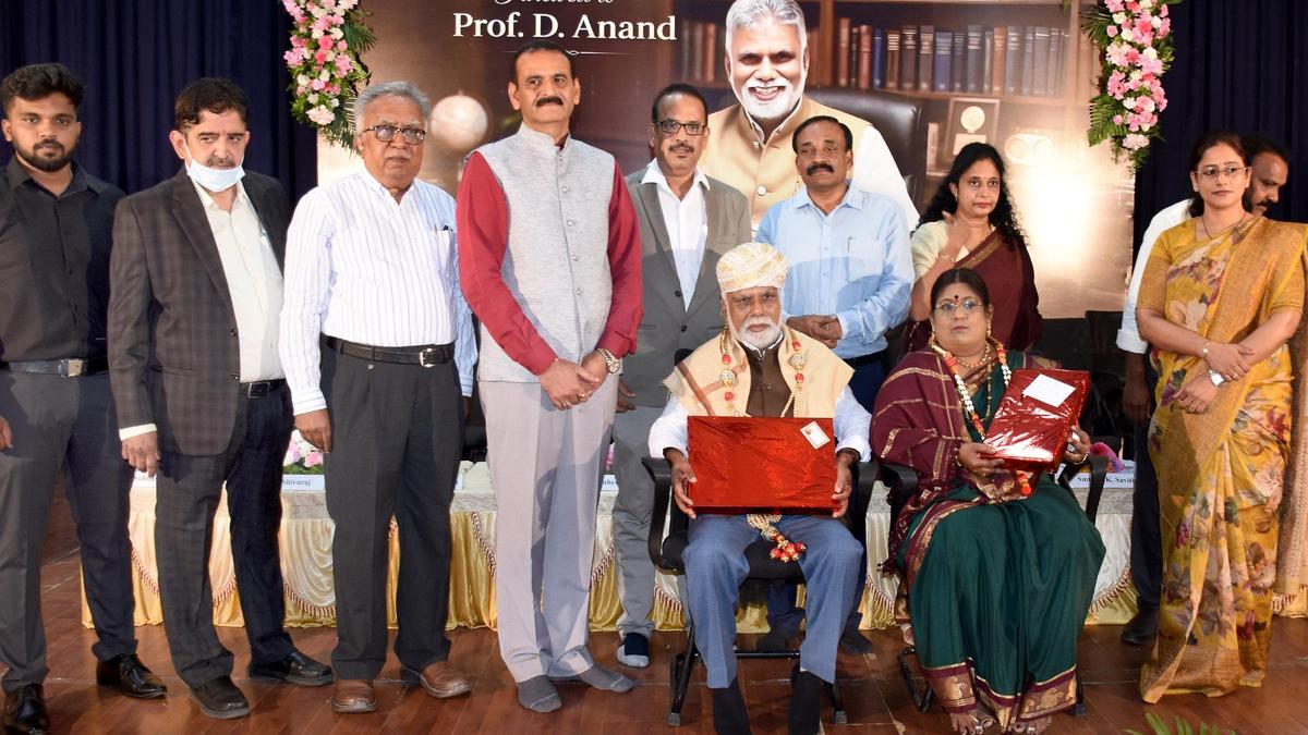 Veteran professor D. Anand accorded warm farewell at Mysuru university
