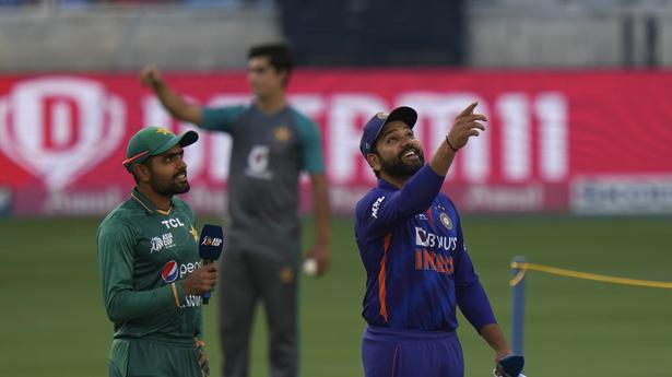 Pakistan opt to bowl; India pick Pant ahead of Karthik, Hooda and Bishnoi also in playing XI