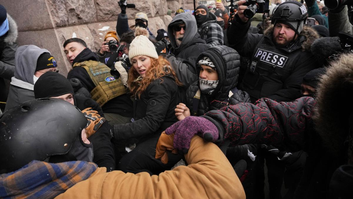 Pro- and anti-ICE protesters clash amid Minneapolis immigration crackdown