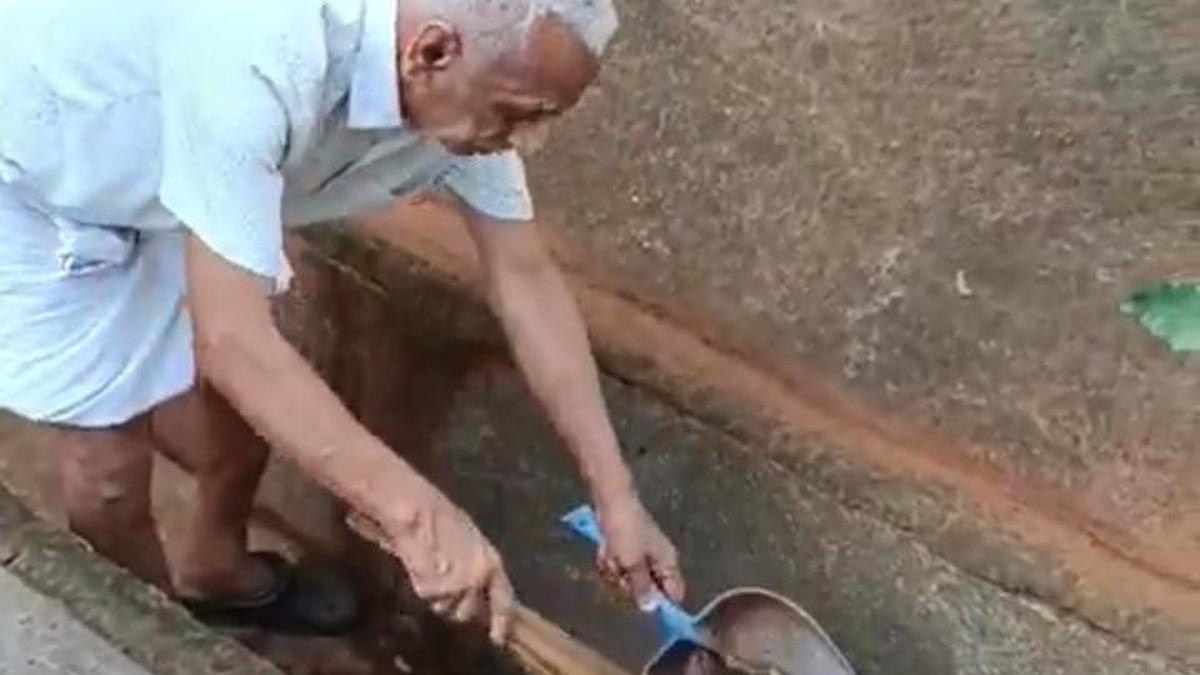 Unsung hero: 83-year-old keeps his street in Bengaluru spotless