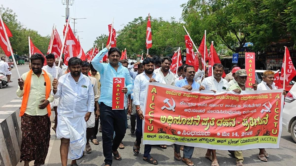 AICCTU stages protest in Sindhanur against new Labour Codes
