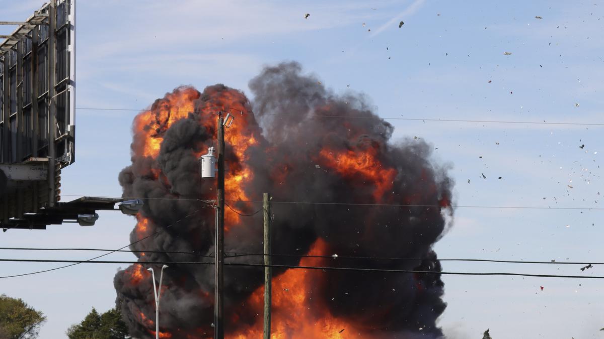 Horrific Dallas air show midair collision caught on video