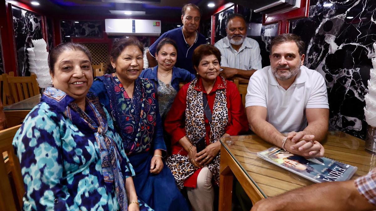 Rahul Gandhi savours ‘wazwan’, mingles with locals in Srinagar