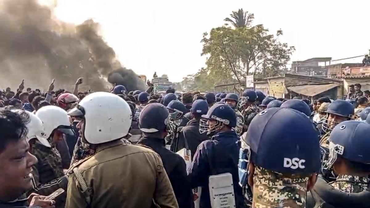 Fresh unrest in Murshidabad, police resort to baton charge to disperse mobs