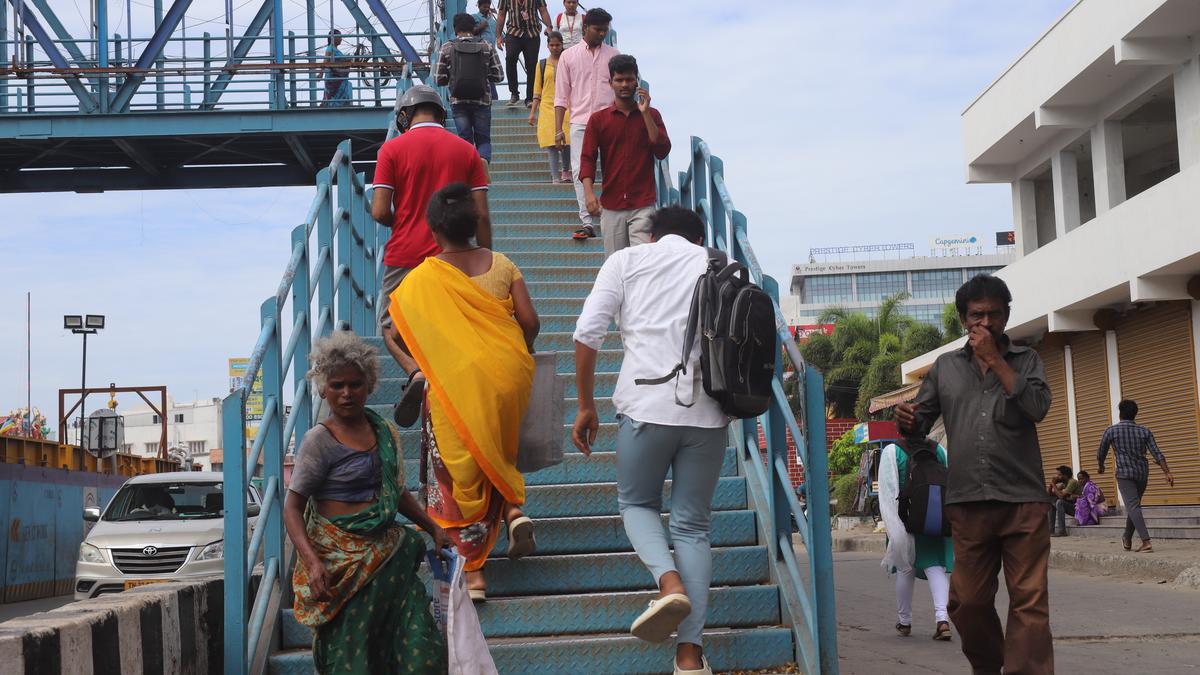 Metro Rail work: The best thing to have happened to
OMR’s footbridges 