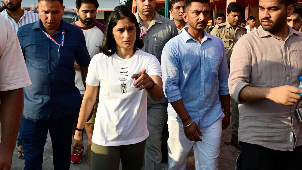 Delhi HC pulls up Wrestling Federation over decision to declare Vinesh Phogat ‘ineligible’