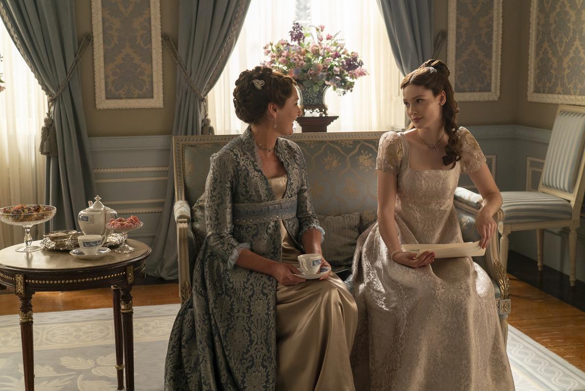 Ruth Gemmell as Lady Violet Bridgerton, Hannah Dodd as Francesca Bridgerton in ‘Bridgerton’