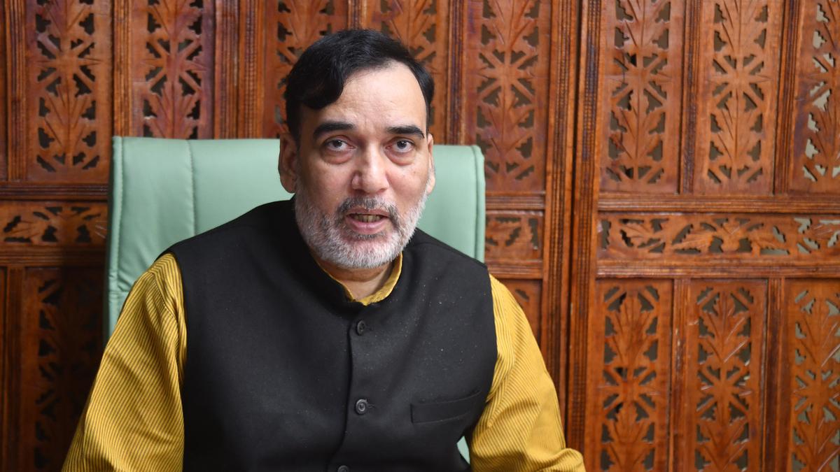 Delhi Environment Minister seeks suspension of officer who halted smog tower project