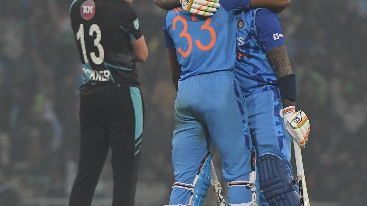 India beat New Zealand by six wickets to level T20 series