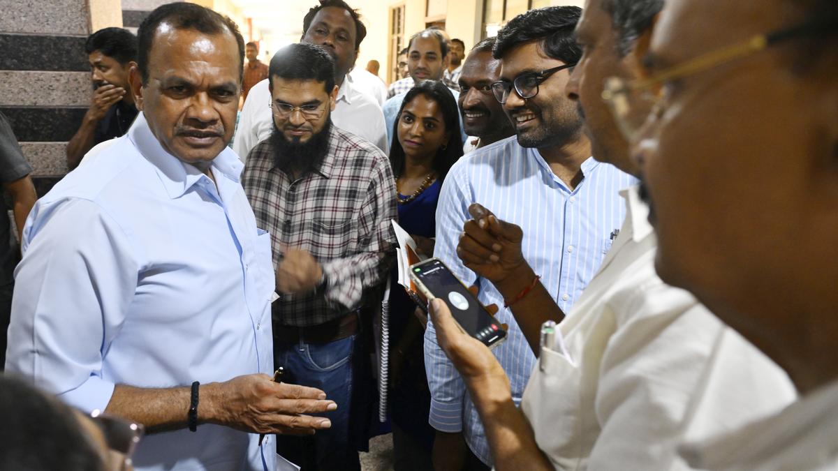 RRR will be six-lane: Komatireddy