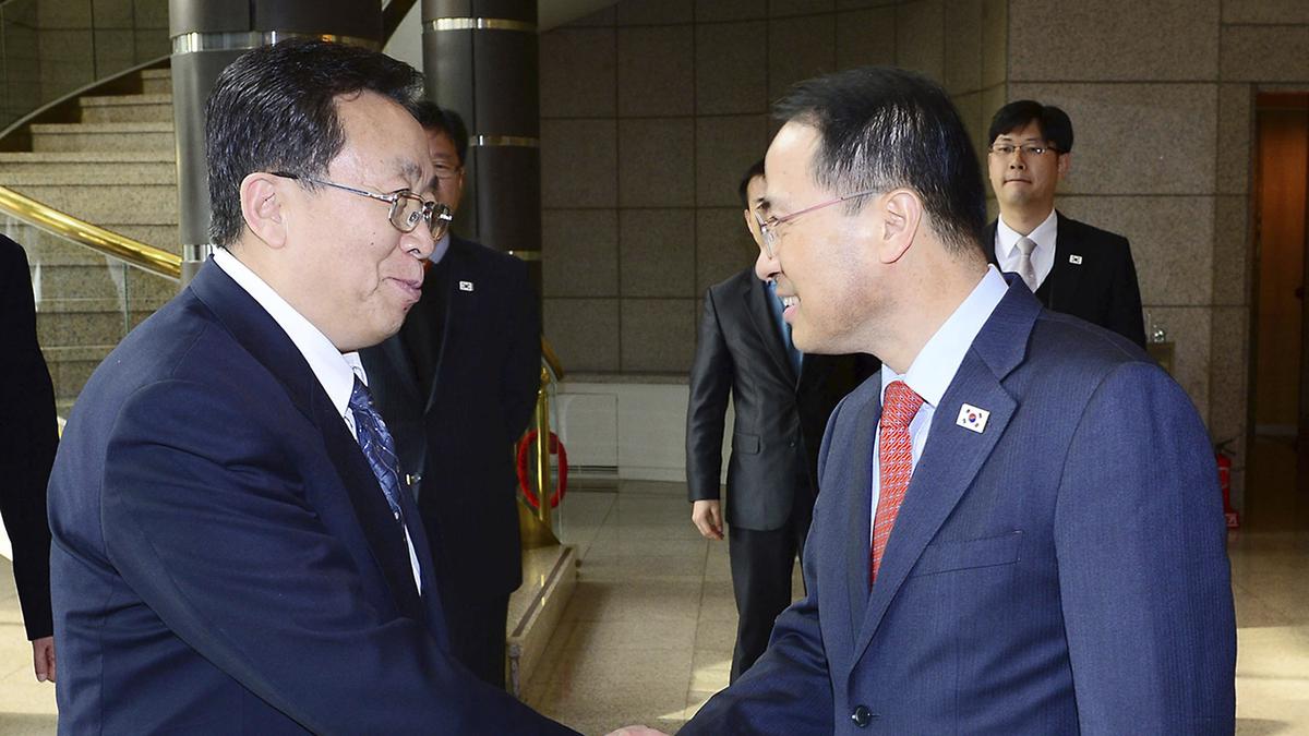 South Korea's spy agency chief and top intelligence officials resign