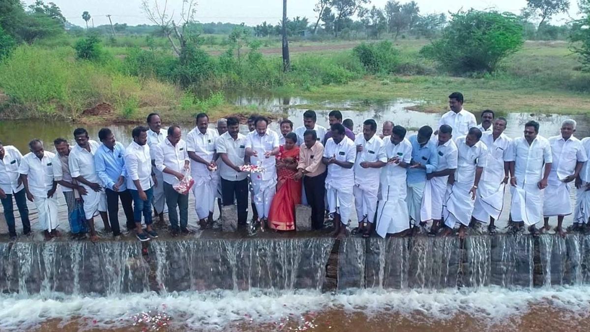 Years later, Aviyur tank overflows with water from Vaigai river