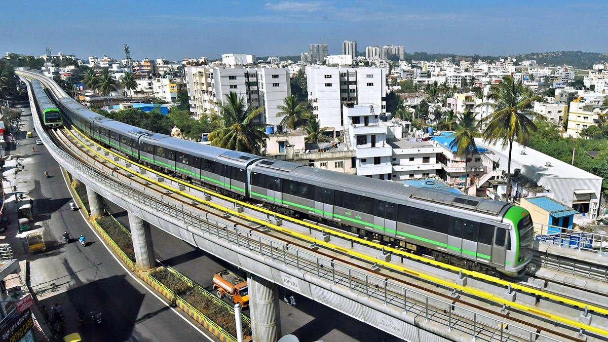 Power supply fault disrupts metro services on Green Line