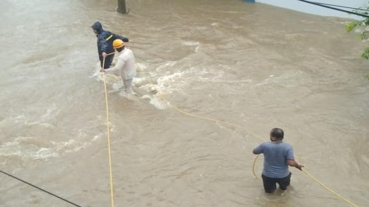 Shivamogga DC inspects localities vulnerable to flooding