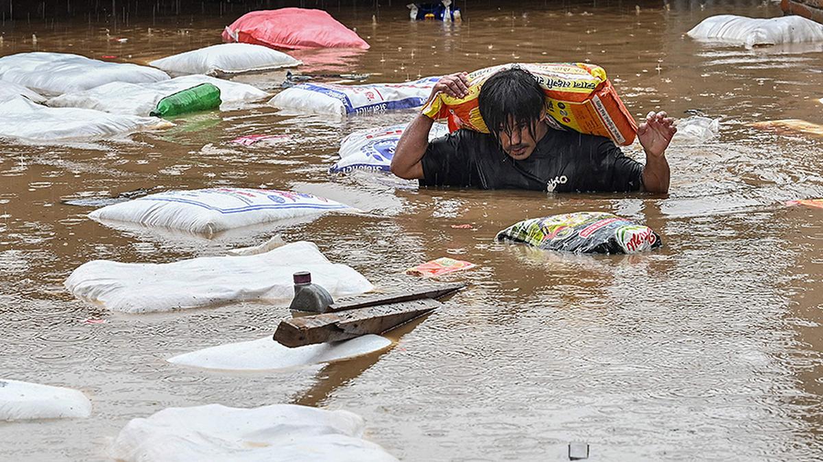 https://th-i.thgim.com/public/incoming/fmtzi5/article68696991.ece/alternates/LANDSCAPE_1200/IMG_NEPAL-WEATHER-FLOOD_2_1_E6DD45IB.jpg