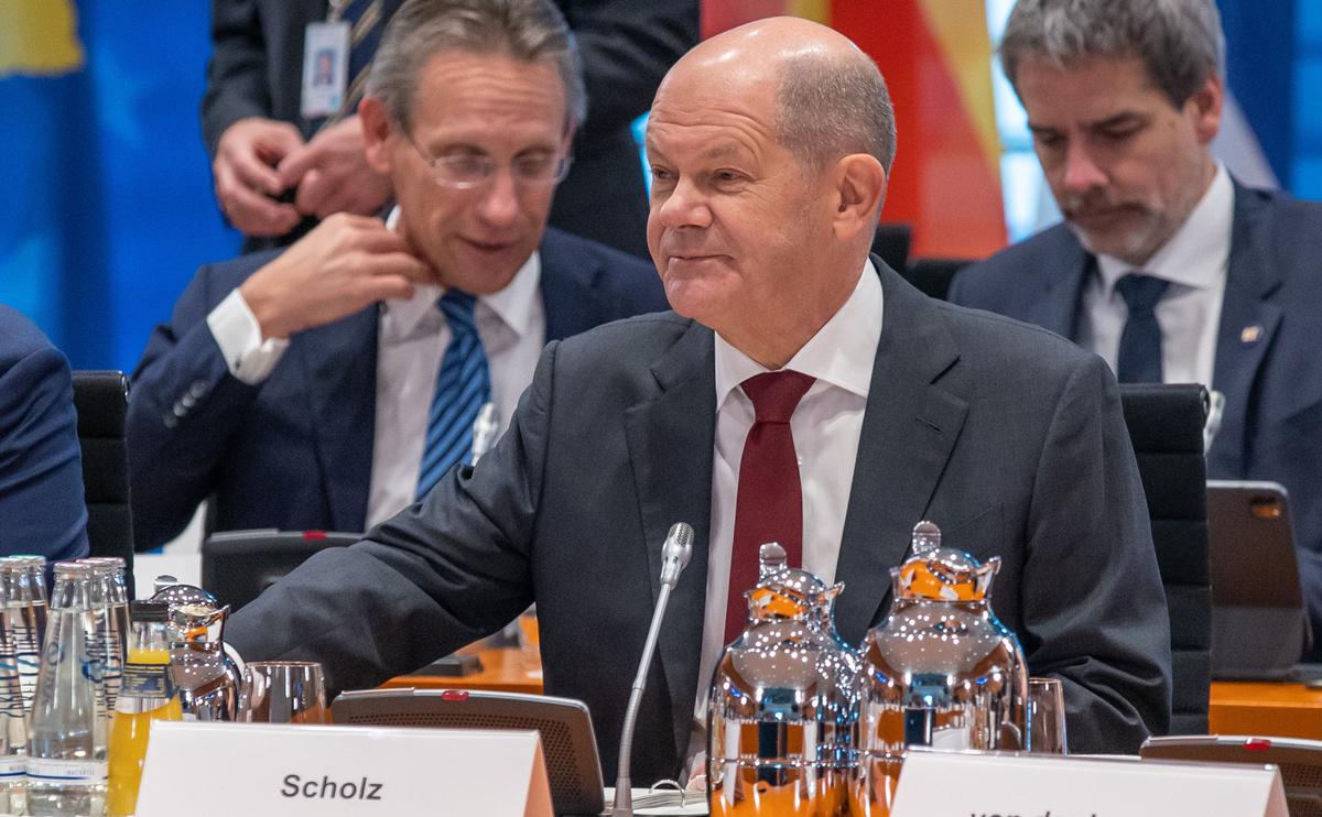 German chancellor Olaf Scholz's China visit sparks controversy