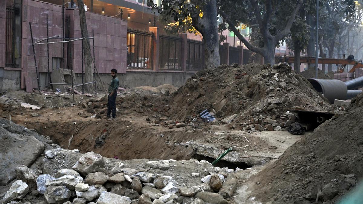 Dug-up roads, unchecked dust add to pollution woes