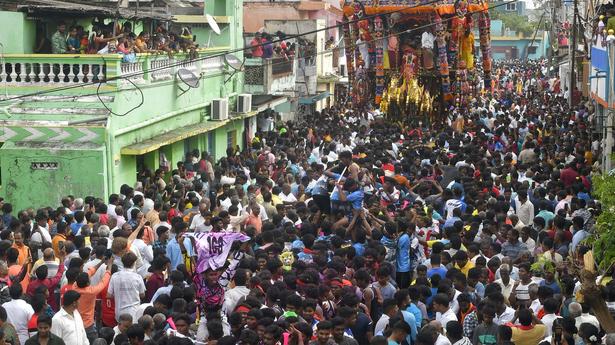 Hundreds of devotees participate in Veerampattinam temple car festival