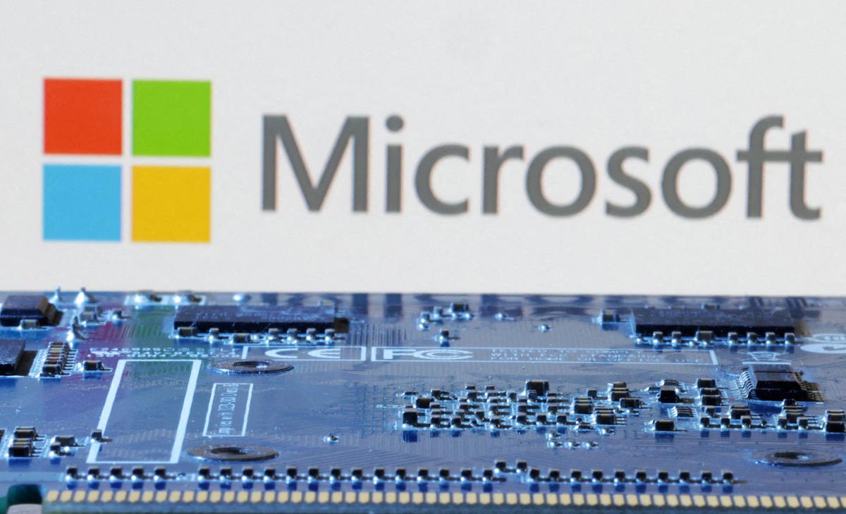 Microsoft opracowuje sprzęt serwerowy AI, aby zmniejszyć zależność od Nvidii: raport