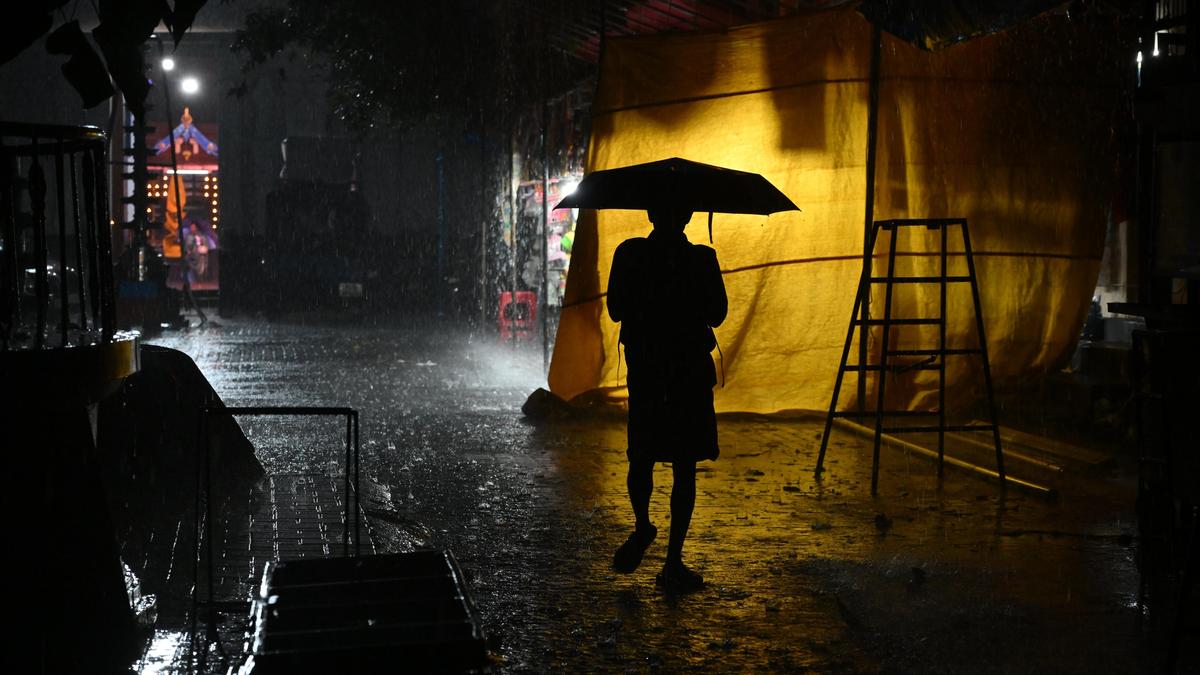 Heavy rain disrupts normal life in southern Kerala