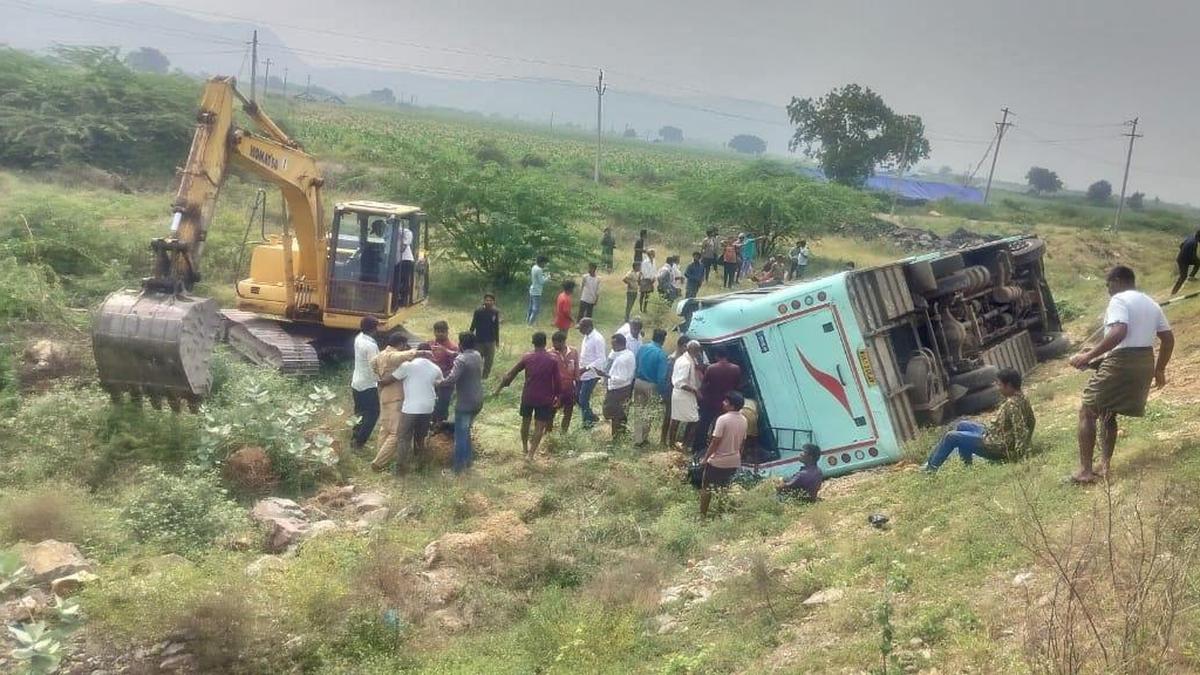 14 hurt as APSRTC bus overturns in Prakasam district