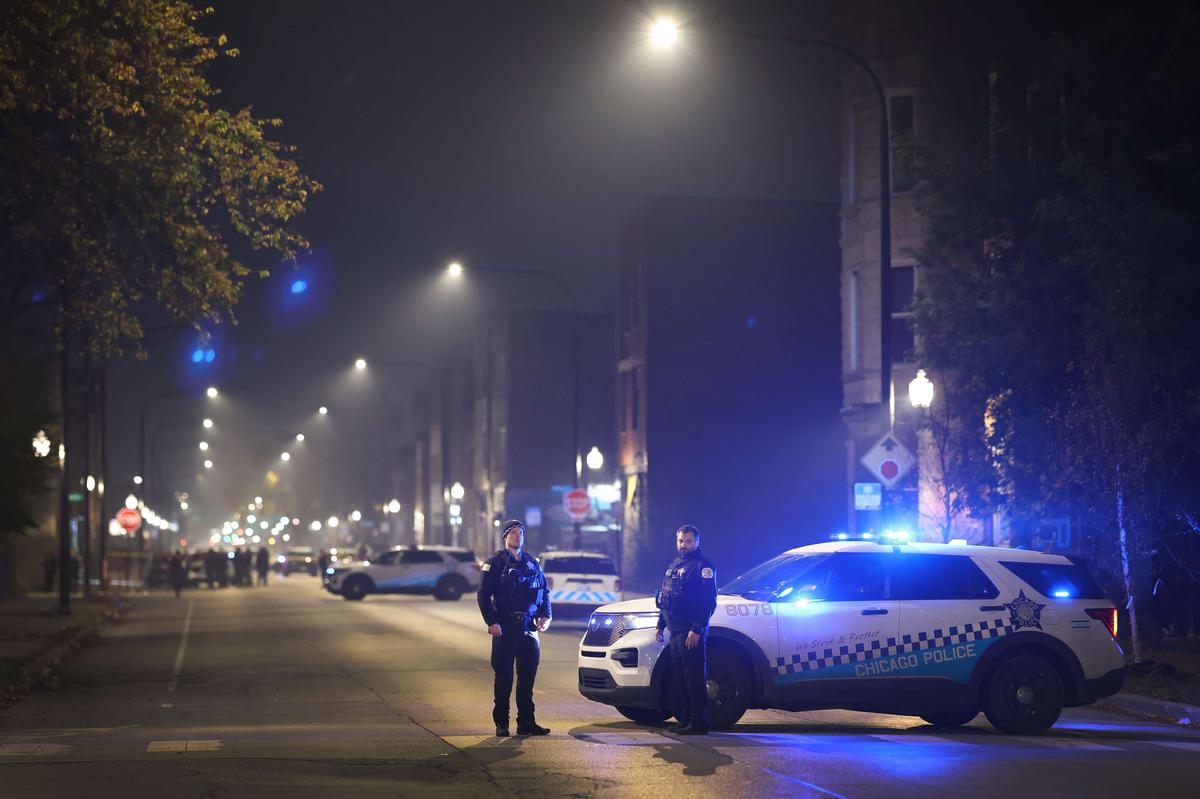 15 hurt, including 3 children, in Chicago Halloween shooting